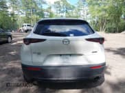 ✅ 2022 Mazda CX-30 S Carbon Edition • VIN: 3MVDMBCL8NM439828 • Lot: 42530988. Wystawiony na IAAI z przebiegiem 57 973 mil. Bezpłatny archiwum sprzedaży aukcyjnych z USA i szczegółowy raport historii pojazdu na DreamBid. Zdjęcie 16.