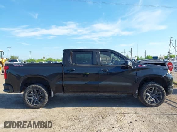 ✅ 2022 Chevrolet Silverado 1500 LT Trail Boss • VIN: 3GCUDFED6NG637224 • Lot: 43317334. Wystawiony na IAAI z przebiegiem 41 714 mil. Bezpłatny archiwum sprzedaży aukcyjnych z USA i szczegółowy raport historii pojazdu na DreamBid. Zdjęcie 13.