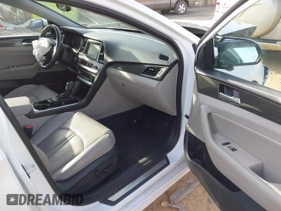 ✅ 2018 Hyundai Sonata Sport Plus • VIN: 5NPE34AF1JH689526 • Lot: 43573033. Listed on IAAI with 48,381 mi. Free auction sales archive from the USA and detailed vehicle history report at DreamBid. Image 5.