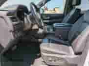 2024 Chevrolet Tahoe LT z VIN 1GNSKNKD5RR135779, wystawiony jako Copart lot #62856195 z przebiegiem 36 345 mil mil oraz Nie do naprawy • Non repairable. Historia ofert i sprzedaży dostępna na DreamBid. Obrazek 7.