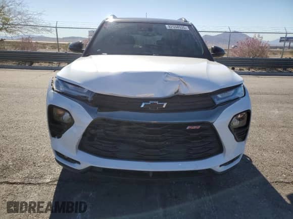 2021 Chevrolet TrailBlazer RS z VIN KL79MTSL6MB084188, wystawiony jako Copart lot #82558935 z przebiegiem 27 292 mil mil oraz Szkoda całkowita • Salvage title. Historia ofert i sprzedaży dostępna na DreamBid. Obrazek 5.