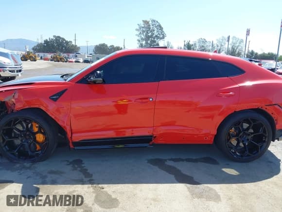 ✅ 2024 Lamborghini Urus Performante • VIN: ZPBUC3ZL6RLA29238 • Lot: 41966435. Listed on IAAI with 6,927 mi. Free auction sales archive from the USA and detailed vehicle history report at DreamBid. Image 15.