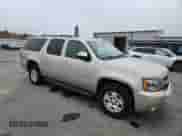 2014 Chevrolet Suburban LT z VIN 1GNSKJE77ER190744, wystawiony jako Copart lot #90239255 z przebiegiem Nie podano mil oraz Czysty tytuł • Clean title. Historia ofert i sprzedaży dostępna na DreamBid. Obrazek 4.