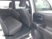 ✅ 2018 Toyota Tacoma SR5 • VIN: 3TMDZ5BN9JM051105 • Lot: 41708034. Wystawiony na IAAI z przebiegiem 98 000 mil. Bezpłatny archiwum sprzedaży aukcyjnych z USA i szczegółowy raport historii pojazdu na DreamBid. Zdjęcie 8.