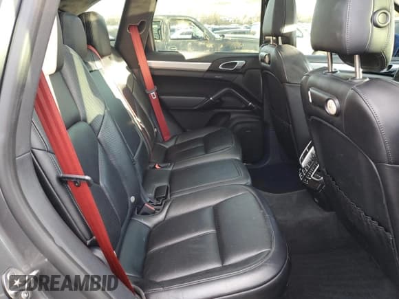 ✅ 2018 Porsche Cayenne S • VIN: WP1AB2A23JLA60329 • Lot: 43561835. Wystawiony na Copart z przebiegiem 63 664 mil. Bezpłatny archiwum sprzedaży aukcyjnych z USA i szczegółowy raport historii pojazdu na DreamBid. Zdjęcie 11.