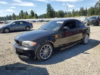 ✅ 2013 BMW 1 Series 128i • VIN: WBAUP9C55DVS95210 • Lot: 67940055. Wystawiony na Copart z przebiegiem 153 497 mil. Bezpłatny archiwum sprzedaży aukcyjnych z USA i szczegółowy raport historii pojazdu na DreamBid. Zdjęcie 1.