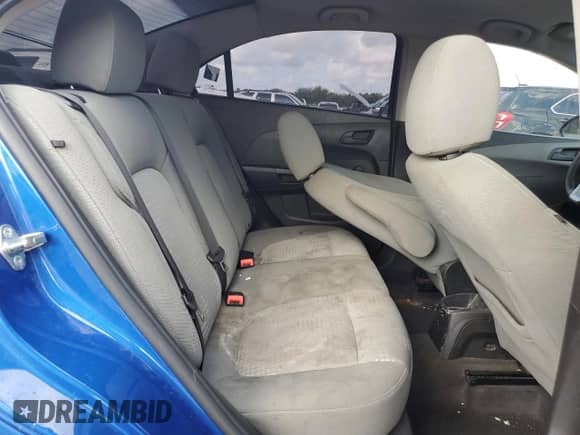 2017 Chevrolet Sonic LS z VIN 1G1JB5SH6H4143935, wystawiony jako Copart lot #71027014 z przebiegiem 92 101 mil mil oraz Szkoda całkowita • Salvage title. Historia ofert i sprzedaży dostępna na DreamBid. Obrazek 10.