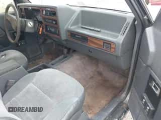 1991 Dodge Dakota z VIN 1B7GG23Y0MS295747, wystawiony jako IAAI lot #42893013 z przebiegiem 137 227 mil mil oraz . Historia ofert i sprzedaży dostępna na DreamBid. Obrazek 5.