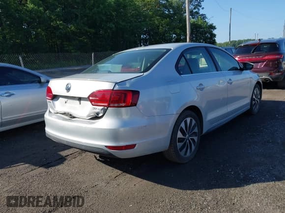 ✅ 2013 Volkswagen Jetta Hybrid SE • VIN: 3VW637AJ3DM213882 • Lot: 42552080. Listed on IAAI with 71,284 mi. Free auction sales archive from the USA and detailed vehicle history report at DreamBid. Image 4.
