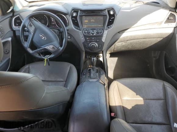 ✅ 2014 Hyundai Santa Fe • VIN: 5XYZU3LB7EG138937 • Lot: 82540685. Listed on Copart with 210,815 mi. Free auction sales archive from the USA and detailed vehicle history report at DreamBid. Image 8.