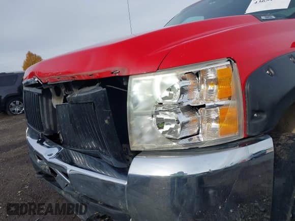 ✅ 2007 Chevrolet Silverado 2500HD 1LT • VIN: 1GCHK23K17F554354 • Lot: 43654730. Wystawiony na IAAI z przebiegiem 260 861 mil. Bezpłatny archiwum sprzedaży aukcyjnych z USA i szczegółowy raport historii pojazdu na DreamBid. Zdjęcie 18.