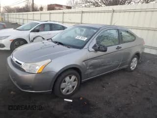 ✅ 2008 Ford Focus S • VIN: 1FAHP32N48W114137 • Lot: 93678035. Wystawiony na Copart z przebiegiem 216 454 mil. Bezpłatny archiwum sprzedaży aukcyjnych z USA i szczegółowy raport historii pojazdu na DreamBid. Zdjęcie 1.