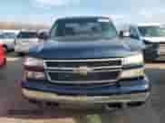 2006 Chevrolet Silverado 1500 LS z VIN 2GCEK19B761349793, wystawiony jako Copart lot #81823174 z przebiegiem 120 358 mil mil oraz Czysty tytuł • Clean title. Historia ofert i sprzedaży dostępna na DreamBid. Obrazek 5.