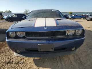 2010 Dodge Challenger SE z VIN 2B3CJ4DV6AH109150, wystawiony jako Copart lot #70212064 z przebiegiem 129 680 mil mil oraz Czysty tytuł • Clean title. Historia ofert i sprzedaży dostępna na DreamBid. Obrazek 5.