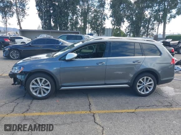 ✅ 2017 Volkswagen Golf S • VIN: 3VWH17AU1HM527478 • Lot: 43430312. Listed on IAAI with 82,493 mi. Free auction sales archive from the USA and detailed vehicle history report at DreamBid. Image 15.