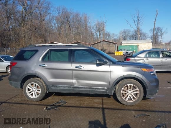 ✅ 2013 Ford Explorer XLT • VIN: 1FM5K8D88DGC87093 • Lot: 41489571. Wystawiony na IAAI z przebiegiem 113 821 mil. Bezpłatny archiwum sprzedaży aukcyjnych z USA i szczegółowy raport historii pojazdu na DreamBid. Zdjęcie 13.