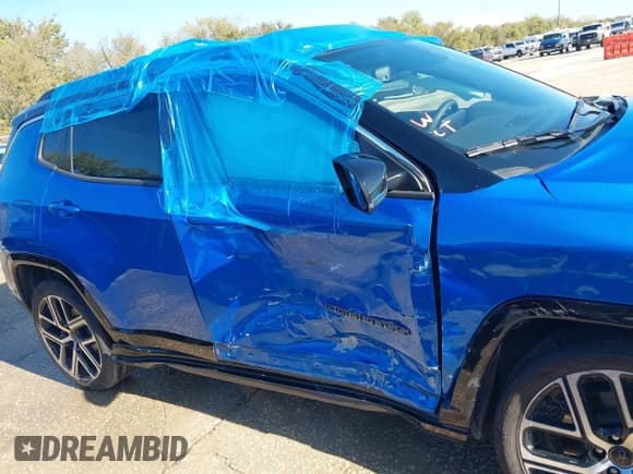 ✅ 2025 Jeep Compass Limited • VIN: 3C4NJDCN4ST600947 • Lot: 43795974. Listed on IAAI with 12,166 mi. Free auction sales archive from the USA and detailed vehicle history report at DreamBid. Image 13.