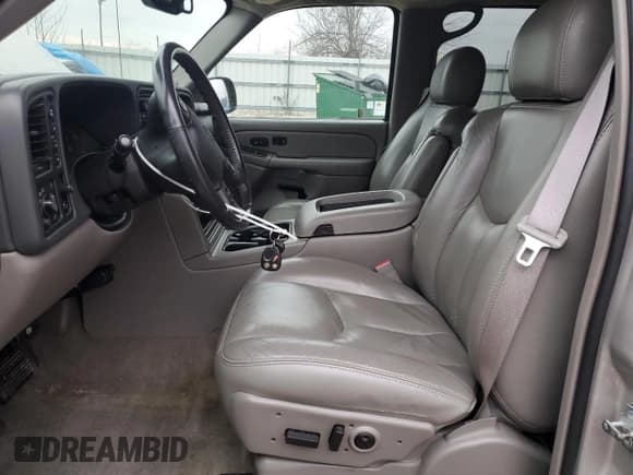 ✅ 2005 Chevrolet Suburban LT • VIN: 1GNFK16ZX5J132840 • Лот: 49240485. Опубликован ранее на Copart с пробегом 204 463 миль. Бесплатный доступ к архиву аукционных продаж из США и подробный отчёт об истории автомобиля на DreamBid. Изображение 7.