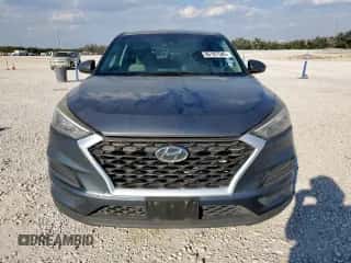 2019 Hyundai Tucson SE z VIN KM8J2CA43KU935537, wystawiony jako Copart lot #85107585 z przebiegiem 159 592 mil mil oraz Czysty tytuł • Clean title. Historia ofert i sprzedaży dostępna na DreamBid. Obrazek 5.