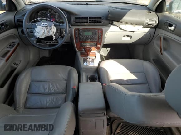 ✅ 2003 Volkswagen Passat GLX • VIN: WVWYH63B63E081430 • Lot: 77882164. Wystawiony na Copart z przebiegiem 80 614 mil. Bezpłatny archiwum sprzedaży aukcyjnych z USA i szczegółowy raport historii pojazdu na DreamBid. Zdjęcie 8.