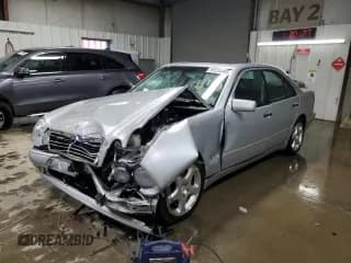 ✅ 1999 Mercedes-Benz E 320 • VIN: WDBJF70H5XA734931 • Лот: 92235465. Опубликован ранее на Copart с пробегом 51 509 миль. Бесплатный доступ к архиву аукционных продаж из США и подробный отчёт об истории автомобиля на DreamBid. Изображение 1.