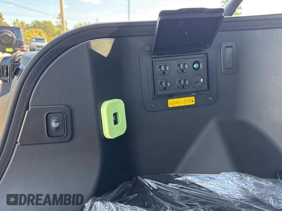 ✅ 2024 Ford F-150 Lightning XLT • VIN: 1FTVW3LK2RWG22967 • Lot: 87443725. Wystawiony na Copart z przebiegiem 95 mil. Bezpłatny archiwum sprzedaży aukcyjnych z USA i szczegółowy raport historii pojazdu na DreamBid. Zdjęcie 11.