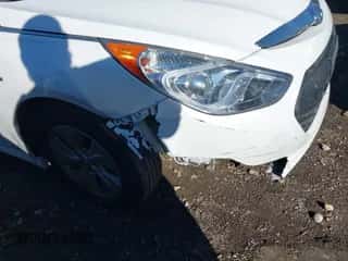 2013 Hyundai Sonata с VIN KMHEC4A42DA066356, выставлен на аукционе IAAI как лот 43437083 с пробегом 203 953 миль миль и . История ставок и продаж доступна на DreamBid. Изображение 6.