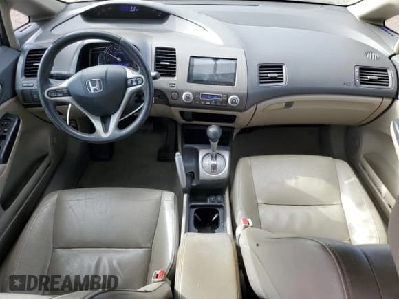 ✅ 2010 Honda Civic • VIN: JHMFA3F23AS002038 • Lot: 82694105. Wystawiony na Copart z przebiegiem 106 595 mil. Bezpłatny archiwum sprzedaży aukcyjnych z USA i szczegółowy raport historii pojazdu na DreamBid. Zdjęcie 8.