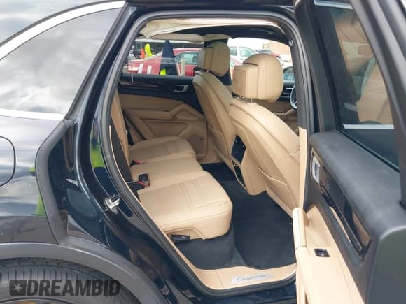 ✅ 2022 Porsche Cayenne E-Hybrid • VIN: WP1AE2AYXNDA26559 • Lot: 41113313. Listed on IAAI with 28,591 mi. Free auction sales archive from the USA and detailed vehicle history report at DreamBid. Image 8.