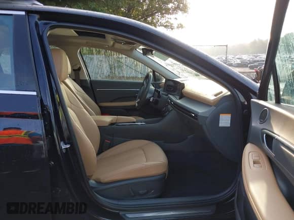 2024 Hyundai Sonata Limited with VIN KMHL54JJ4RA097929, listed as a IAAI auction lot 43276187 with 5,555 mi miles and . Bid and sale history available at DreamBid. Image 5.