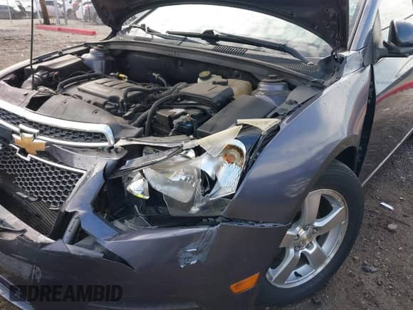 2013 Chevrolet Cruze 1LT z VIN 1G1PC5SB1D7232128, wystawiony jako IAAI lot #40415492 z przebiegiem 159 418 mil mil oraz . Historia ofert i sprzedaży dostępna na DreamBid. Obrazek 6.