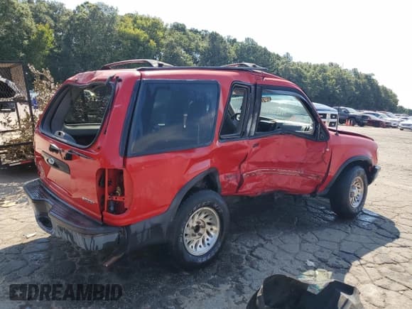 ✅ 1998 Ford Explorer Sport • VIN: 1FMYU24X5WUC60739 • Lot: 70776925. Wystawiony na Copart z przebiegiem 244 929 mil. Bezpłatny archiwum sprzedaży aukcyjnych z USA i szczegółowy raport historii pojazdu na DreamBid. Zdjęcie 3.