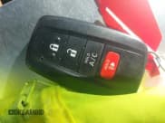 ✅ 2021 Toyota Prius LE • VIN: JTDKAMFP7M3173830 • Lot: 42236240. Wystawiony na IAAI z przebiegiem 87 983 mil. Bezpłatny archiwum sprzedaży aukcyjnych z USA i szczegółowy raport historii pojazdu na DreamBid. Zdjęcie 11.