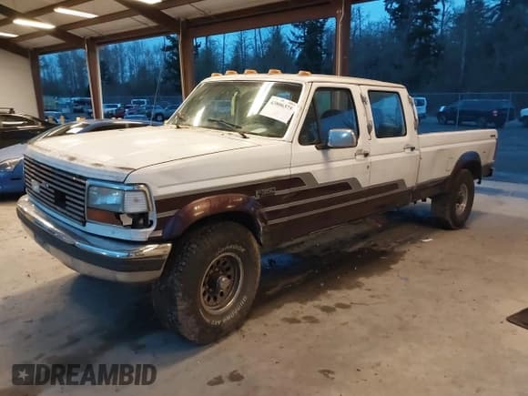 ✅ 1993 Ford F-350 • VIN: 2FTJW36G8PCA05829 • Lot: 43806375. Wystawiony na IAAI z przebiegiem Nie podano. Bezpłatny archiwum sprzedaży aukcyjnych z USA i szczegółowy raport historii pojazdu na DreamBid. Zdjęcie 18.