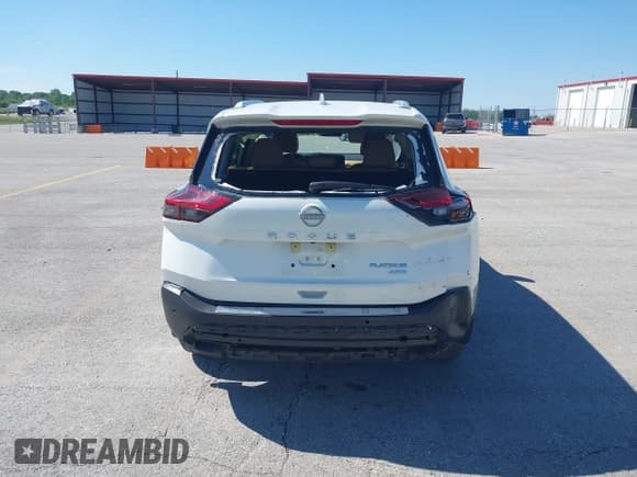 ✅ 2023 Nissan Rogue Platinum • VIN: JN8BT3DD7PW311192 • Lot: 42151046. Wystawiony na IAAI z przebiegiem 24 762 mil. Bezpłatny archiwum sprzedaży aukcyjnych z USA i szczegółowy raport historii pojazdu na DreamBid. Zdjęcie 17.