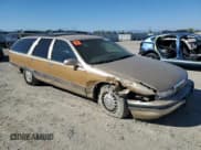 ✅ 1996 Buick Roadmaster Estate Collectors Edition • VIN: 1G4BR82P9TR419337 • Лот: 74254334. Опубликован ранее на Copart с пробегом 186 184 миль. Бесплатный доступ к архиву аукционных продаж из США и подробный отчёт об истории автомобиля на DreamBid. Изображение 4.