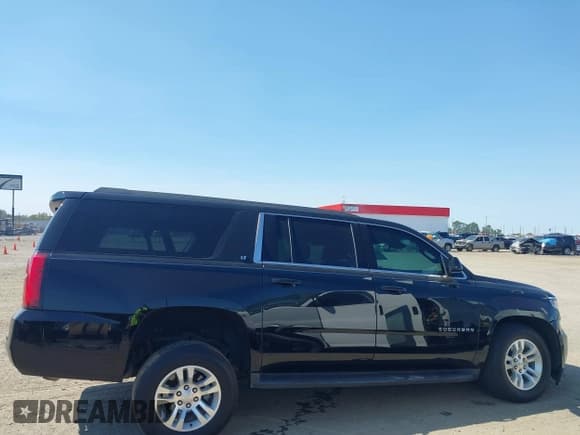 ✅ 2020 Chevrolet Suburban LT • VIN: 1GNSCHKC5LR102083 • Lot: 40551013. Wystawiony na IAAI z przebiegiem 105 555 mil. Bezpłatny archiwum sprzedaży aukcyjnych z USA i szczegółowy raport historii pojazdu na DreamBid. Zdjęcie 13.