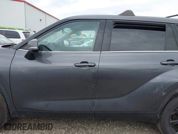 ✅ 2022 Toyota Highlander L • VIN: 5TDCZRAH5NS117041 • Lot: 42829998. Wystawiony na IAAI z przebiegiem 53 347 mil. Bezpłatny archiwum sprzedaży aukcyjnych z USA i szczegółowy raport historii pojazdu na DreamBid. Zdjęcie 13.