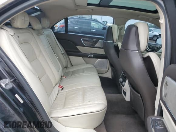 ✅ 2017 Lincoln Continental Black Label • VIN: 1LN6L9BCXH5626808 • Lot: 59559475. Wystawiony na Copart z przebiegiem 184 199 mil. Bezpłatny archiwum sprzedaży aukcyjnych z USA i szczegółowy raport historii pojazdu na DreamBid. Zdjęcie 10.