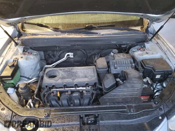 ✅ 2010 Hyundai Santa Fe GLS • VIN: 5NMSGDAB9AH368240 • Lot: 86600894. Listed on Copart with 125,145 mi. Free auction sales archive from the USA and detailed vehicle history report at DreamBid. Image 11.