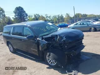 ✅ 2023 Chevrolet Suburban LS • VIN: 1GNSKBKD3PR165715 • Lot: 43253479. Wystawiony na IAAI z przebiegiem 132 431 mil. Bezpłatny archiwum sprzedaży aukcyjnych z USA i szczegółowy raport historii pojazdu na DreamBid. Zdjęcie 1.