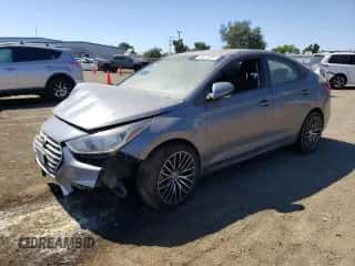 2020 Hyundai Accent SE z VIN 3KPC24A62LE097912, wystawiony jako Copart lot #61860133 z przebiegiem 69 830 mil mil oraz . Historia ofert i sprzedaży dostępna na DreamBid. Obrazek 1.