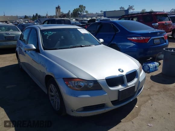✅ 2007 BMW 3 Series 328i • VIN: WBAVC53537FZ80538 • Lot: 42675956. Listed on IAAI with 235,056 mi. Free auction sales archive from the USA and detailed vehicle history report at DreamBid. Image 1.