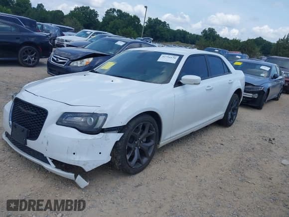 ✅ 2021 Chrysler 300 S • VIN: 2C3CCABG5MH634303 • Lot: 42794120. Listed on IAAI with 94,597 mi. Free auction sales archive from the USA and detailed vehicle history report at DreamBid. Image 17.