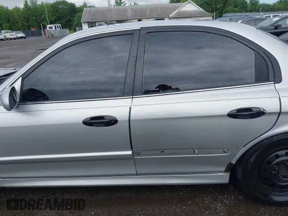 2005 Hyundai Sonata GL с VIN KMHWF25H55A173819, выставлен на аукционе IAAI как лот 42602759 с пробегом 237 962 миль миль и . История ставок и продаж доступна на DreamBid. Изображение 14.