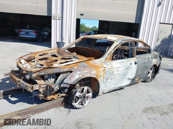 ✅ 2011 Honda Accord LX • VIN: 1HGCP2F39BA021112 • Lot: 43244717. Listed on IAAI with 123,473 mi. Free auction sales archive from the USA and detailed vehicle history report at DreamBid. Image 2.