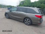 ✅ 2018 Honda Odyssey Elite • VIN: 5FNRL6H97JB025422 • Lot: 42352974. Wystawiony na IAAI z przebiegiem 71 724 mil. Bezpłatny archiwum sprzedaży aukcyjnych z USA i szczegółowy raport historii pojazdu na DreamBid. Zdjęcie 3.