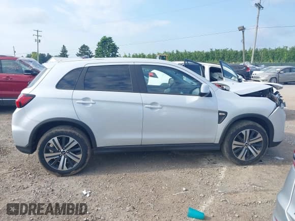✅ 2024 Mitsubishi Outlander S • VIN: JA4ARUAU4RU016849 • Lot: 42818704. Listed on IAAI with 7,348 mi. Free auction sales archive from the USA and detailed vehicle history report at DreamBid. Image 12.