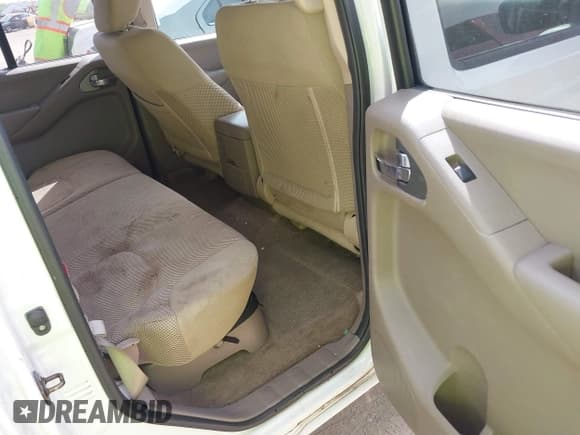 ✅ 2015 Nissan Frontier SV • VIN: 1N6AD0ER4FN766466 • Lot: 43353011. Wystawiony na IAAI z przebiegiem 201 812 mil. Bezpłatny archiwum sprzedaży aukcyjnych z USA i szczegółowy raport historii pojazdu na DreamBid. Zdjęcie 8.