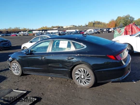2023 Hyundai Sonata Limited с VIN KMHL54JJ6PA058501, выставлен на аукционе IAAI как лот 43478705 с пробегом 44 692 миль миль и . История ставок и продаж доступна на DreamBid. Изображение 14.